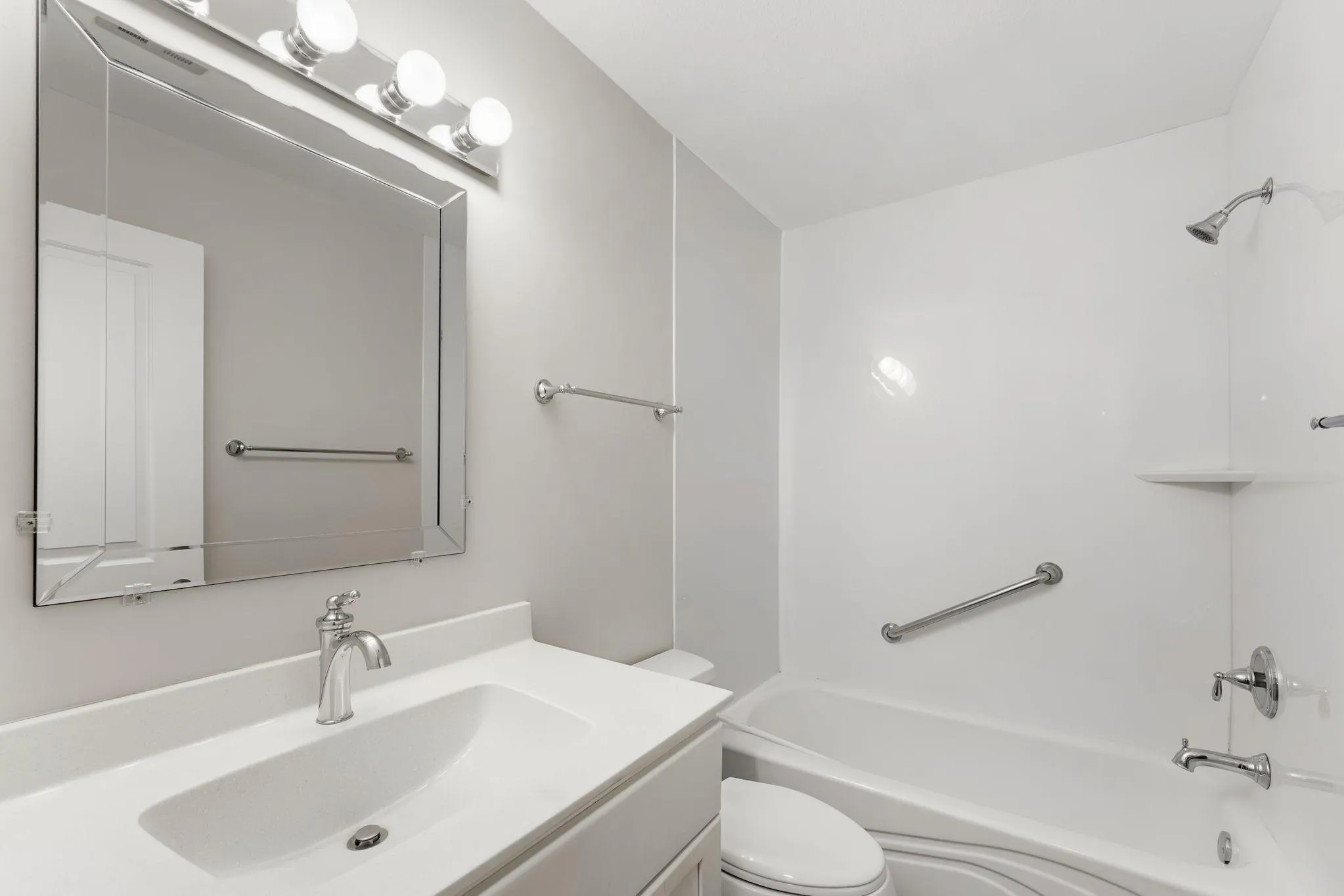 Photo 10 of 2800 Hamline N Avenue Unit 216