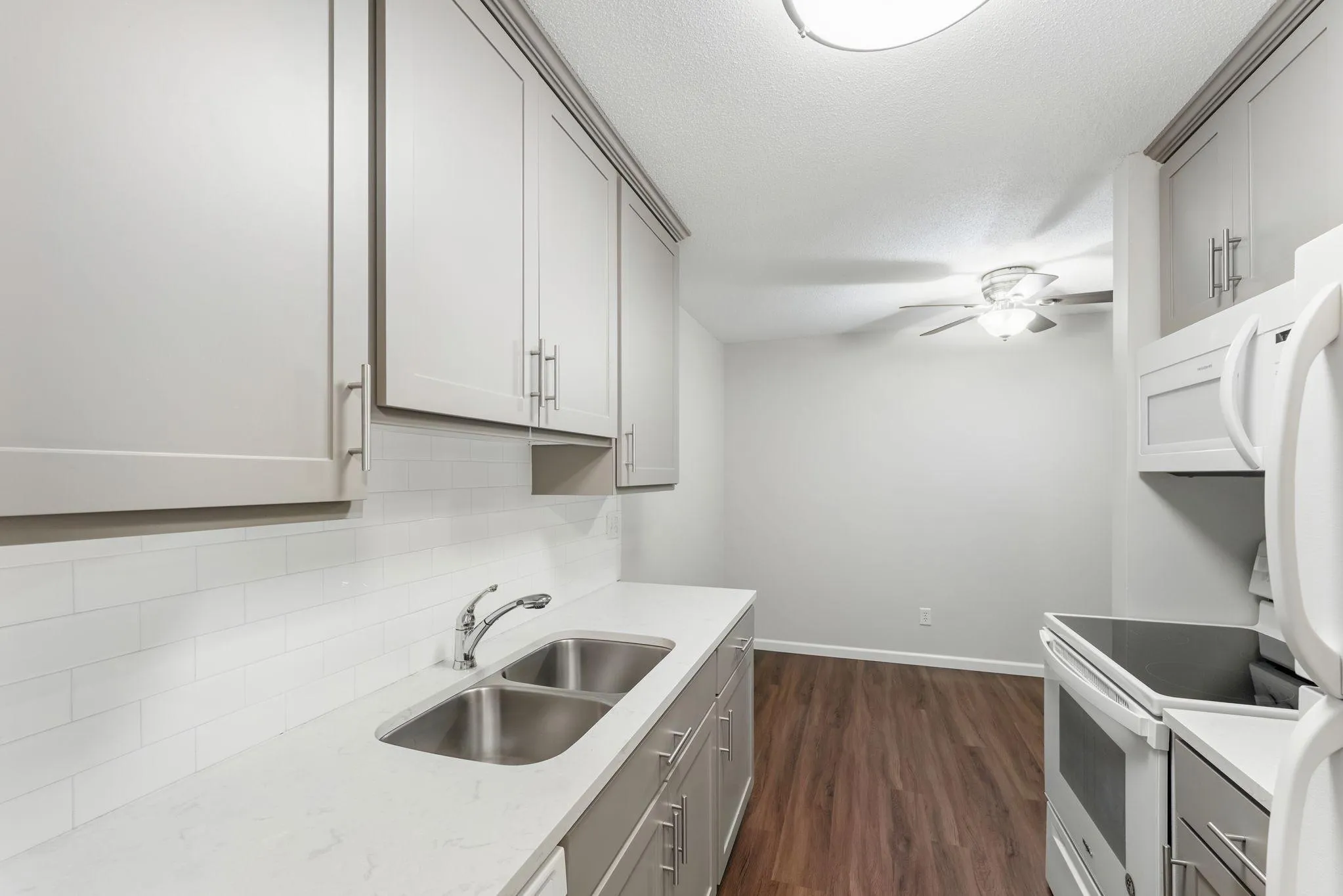 Photo 9 of 2800 Hamline N Avenue Unit 216