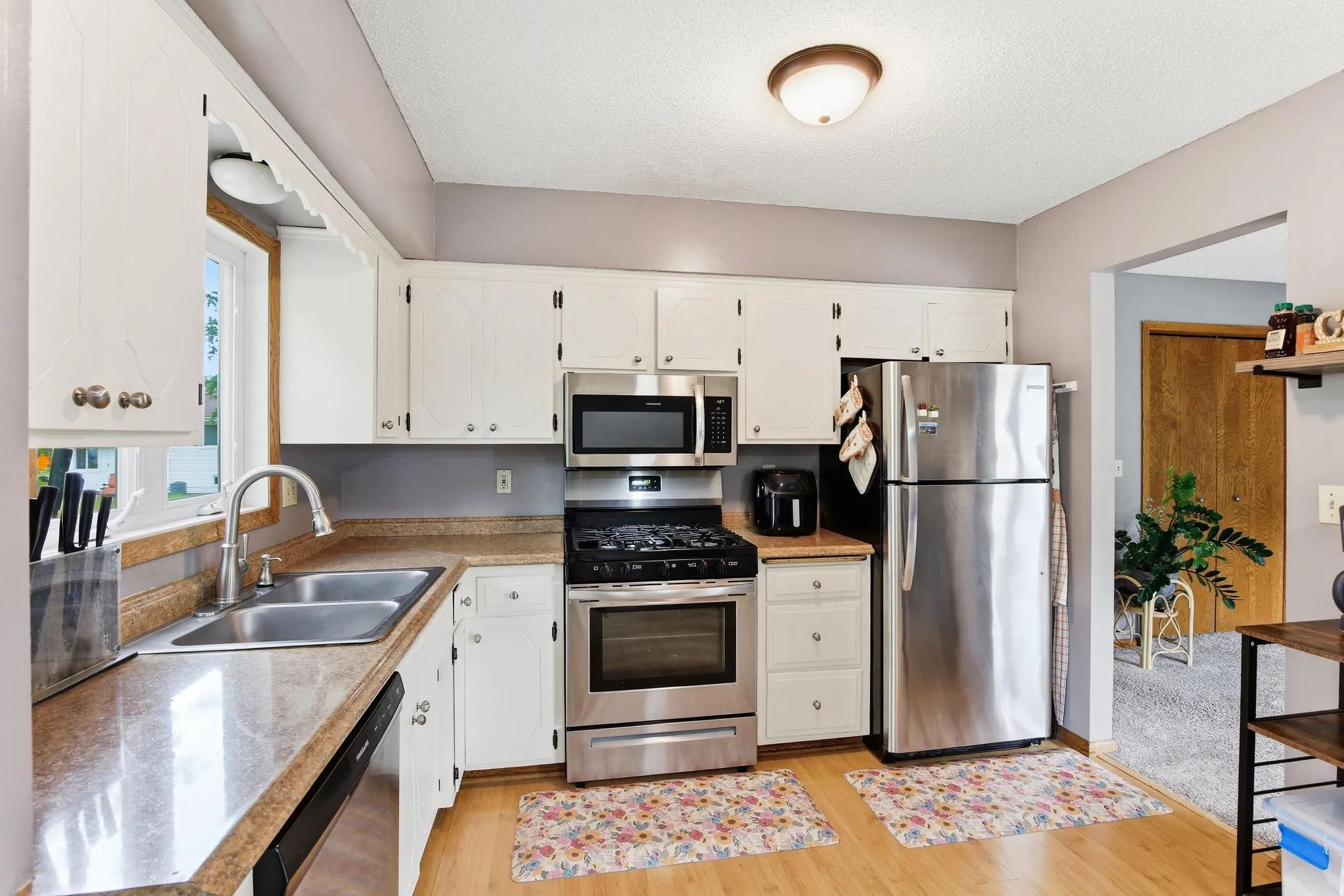 Photo 11 of 17627 Ionia Court