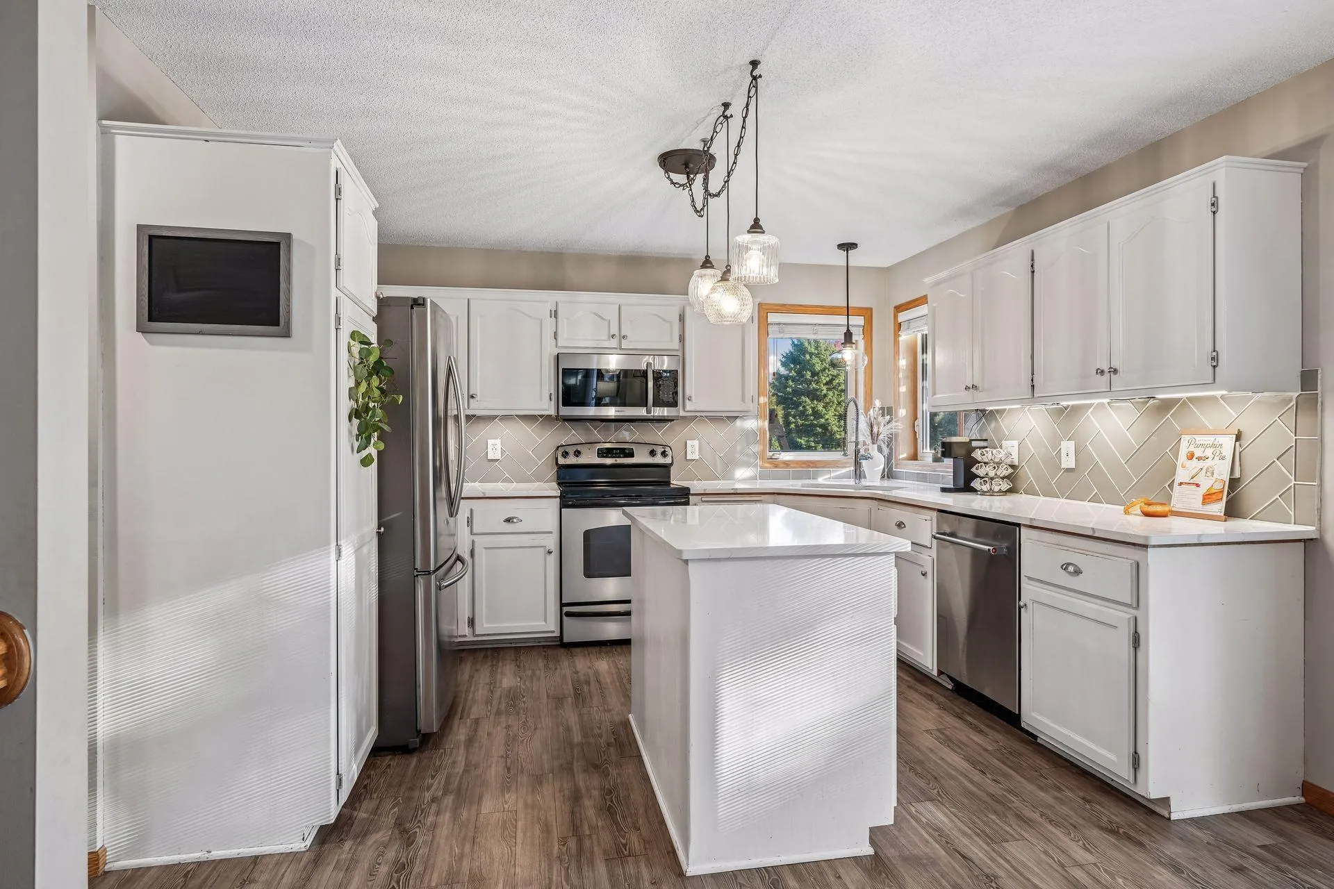 Photo 9 of 13789 Goldenrod Nw Street