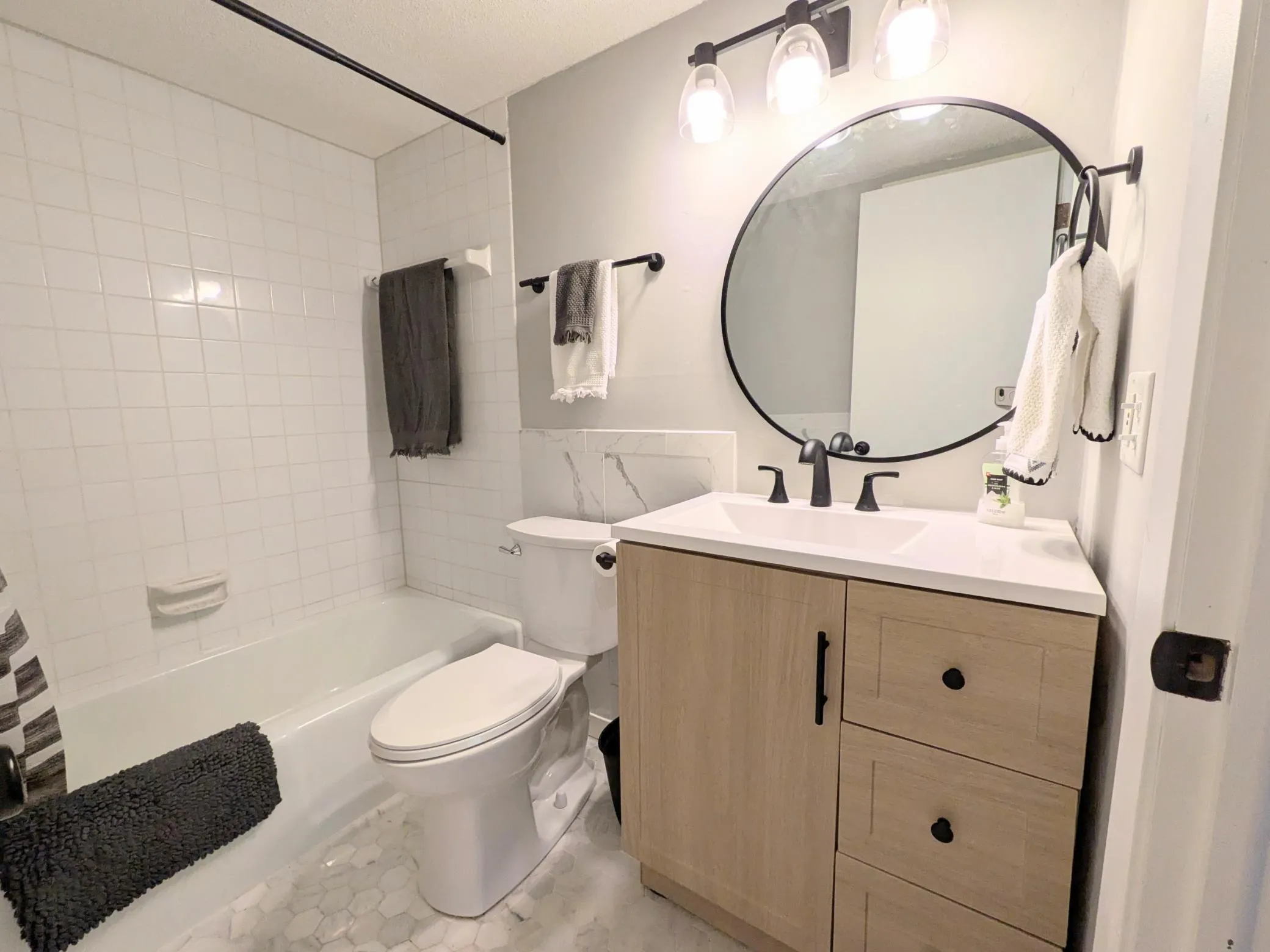 Photo 14 of 4387 Wilshire Boulevard Unit 106
