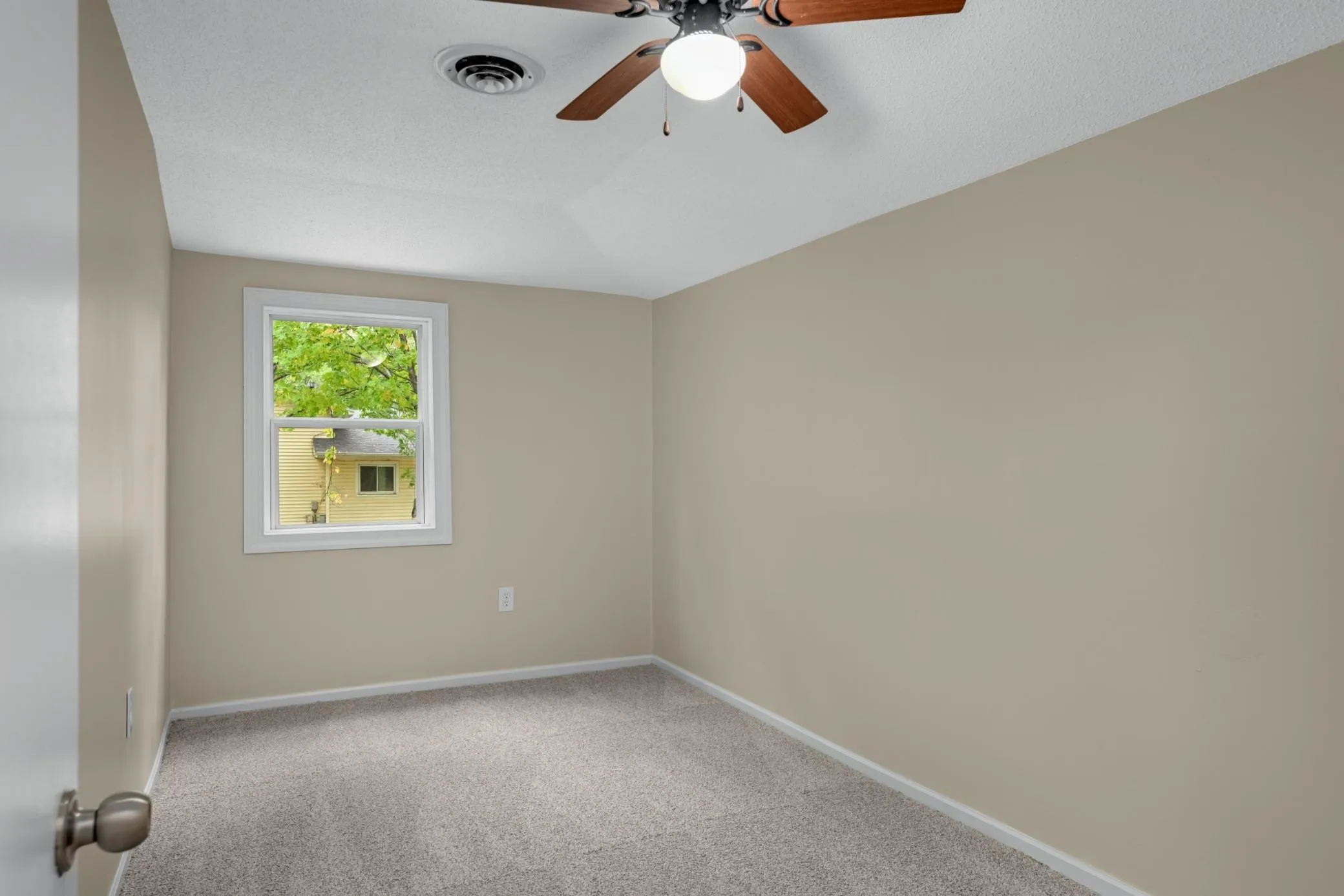 Photo 8 of 5030 Brent Avenue