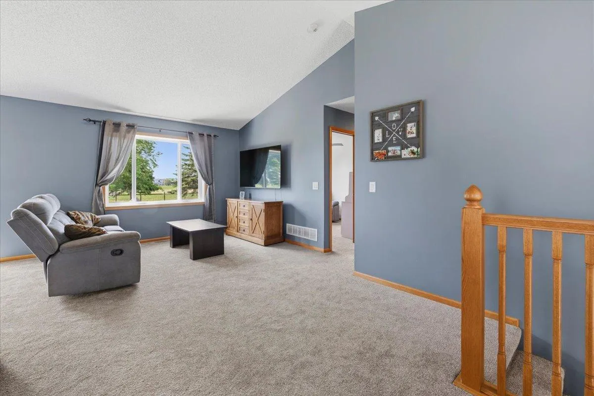 Photo 11 of 388 Garden Drive