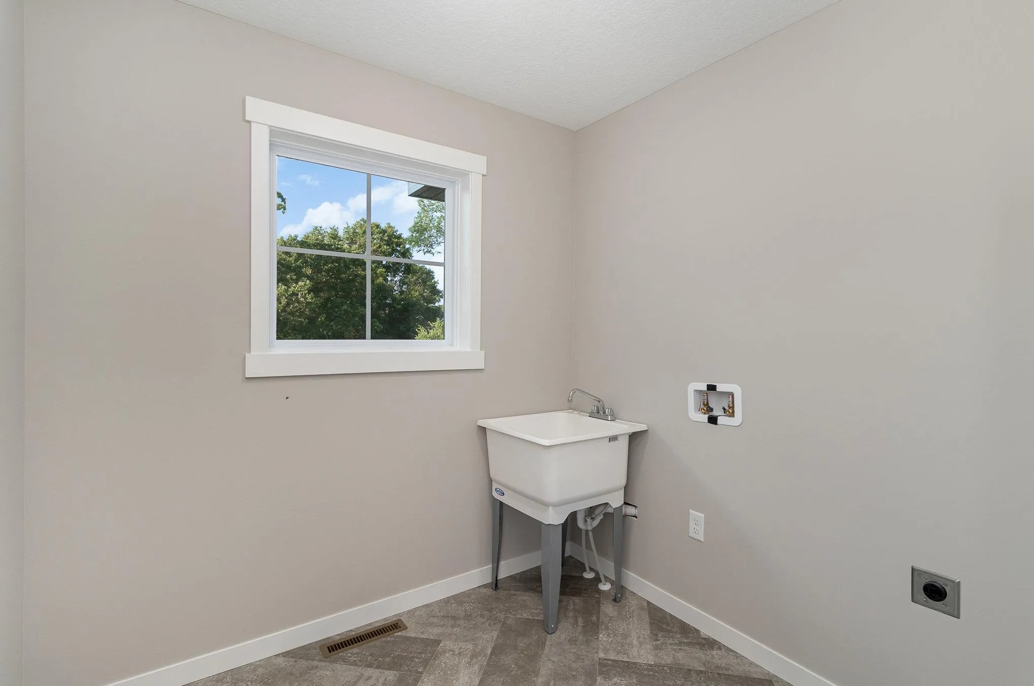 Photo 17 of 21688 Willys Ne Street