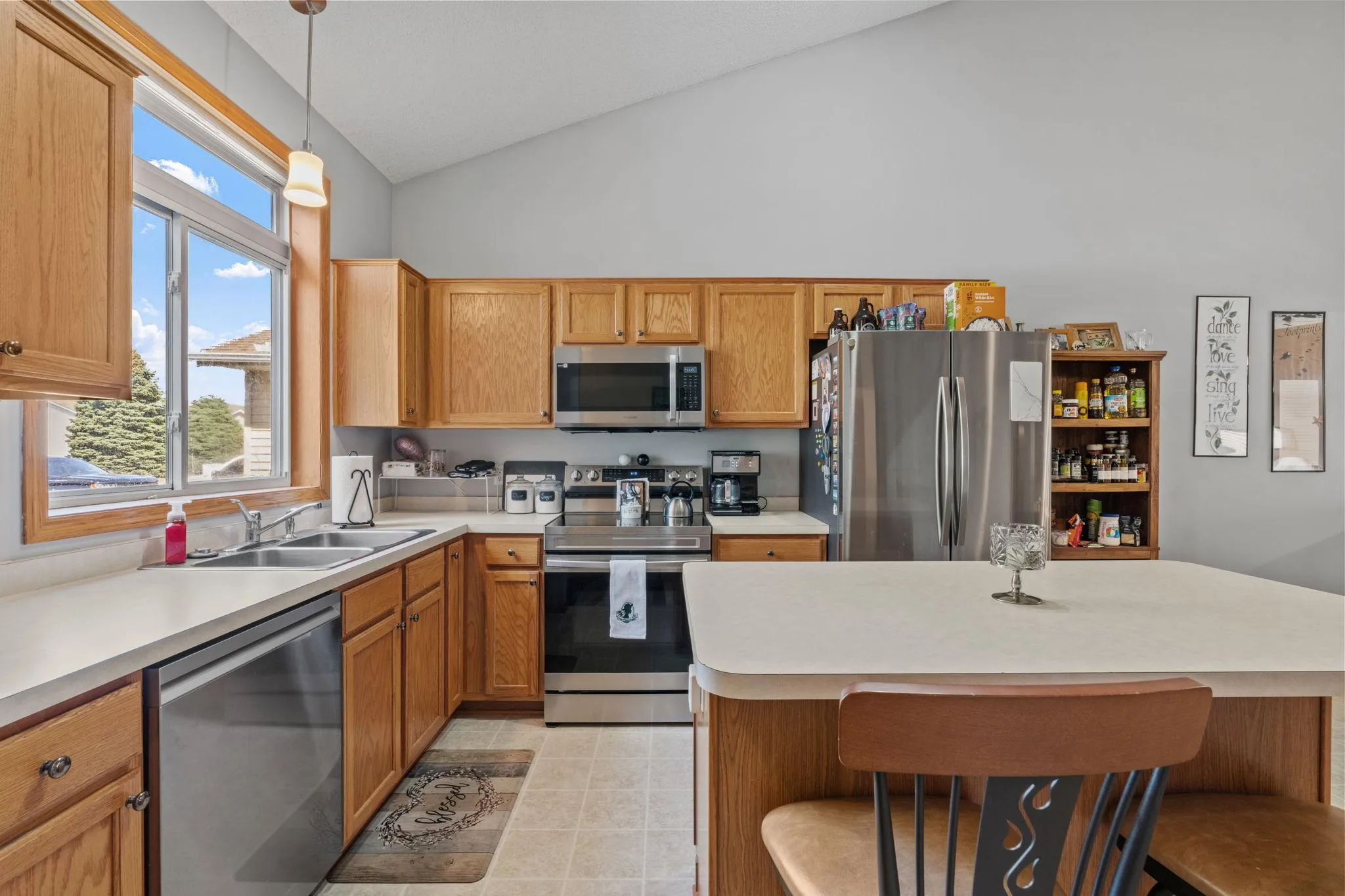 Photo 10 of 1585 Chartreux Avenue