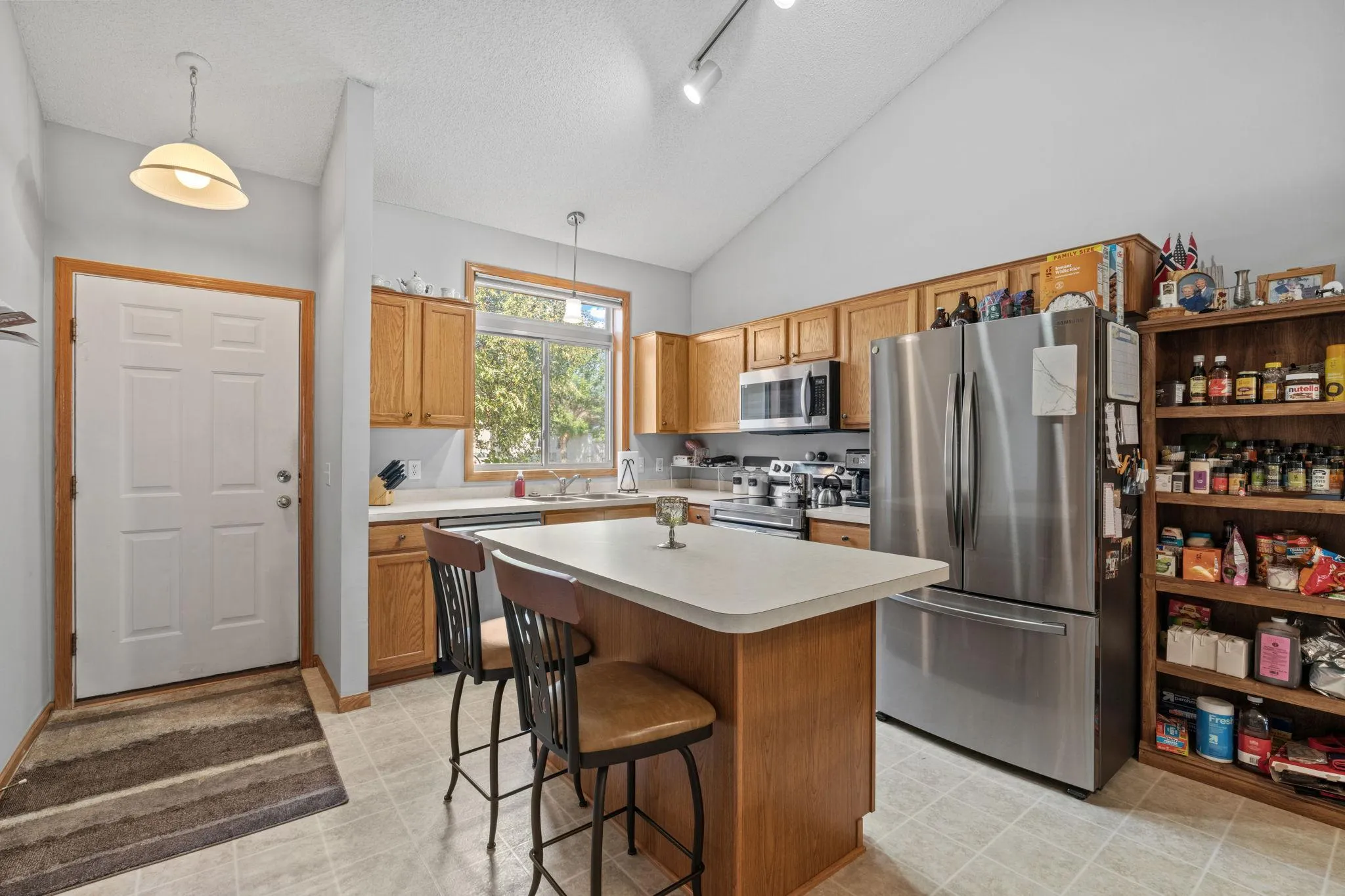 Photo 3 of 1585 Chartreux Avenue
