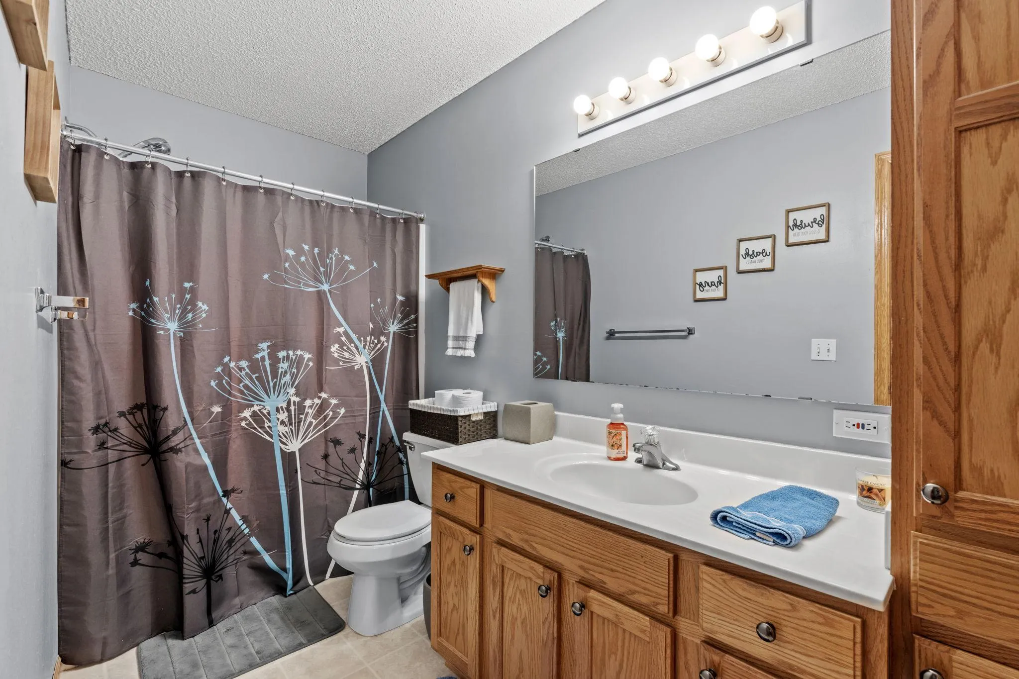 Photo 6 of 1585 Chartreux Avenue