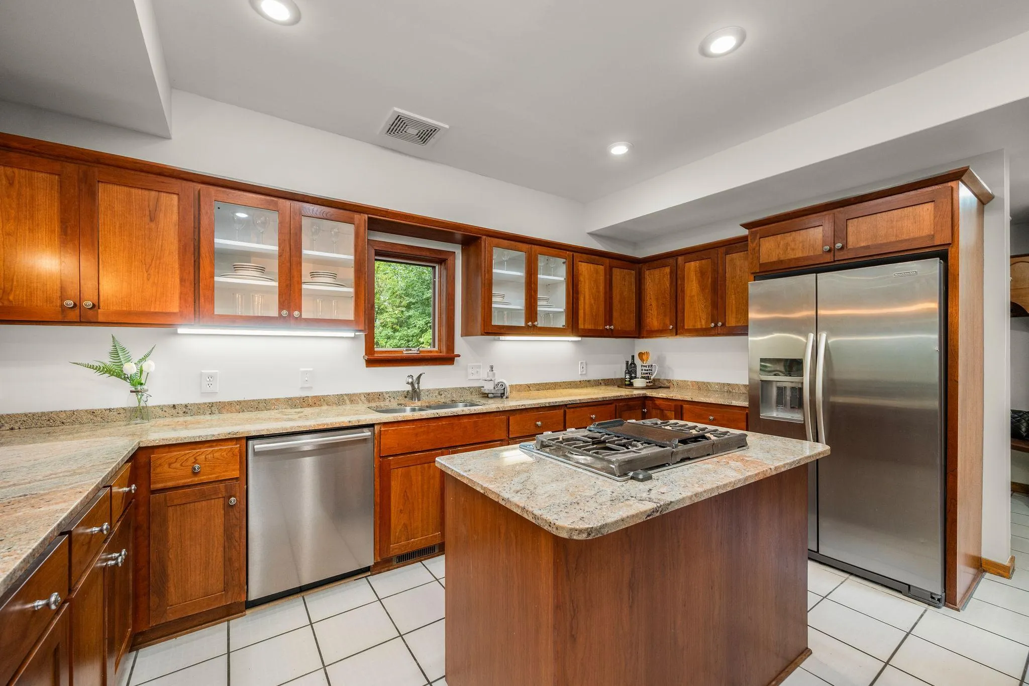 Photo 9 of 6658 Smithtown Road