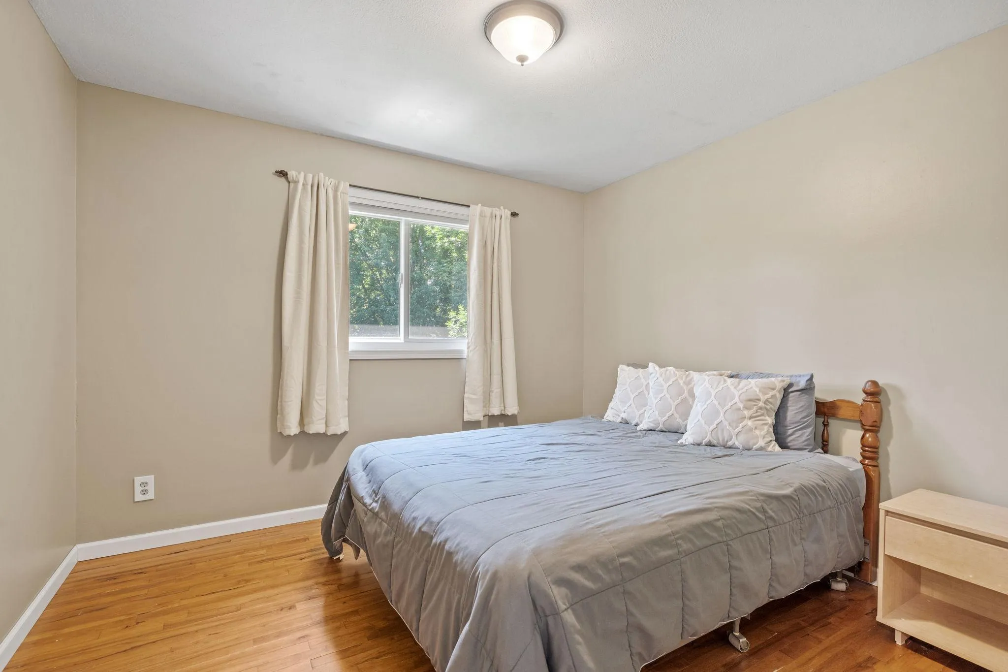 Photo 31 of 40744 Fenian Way