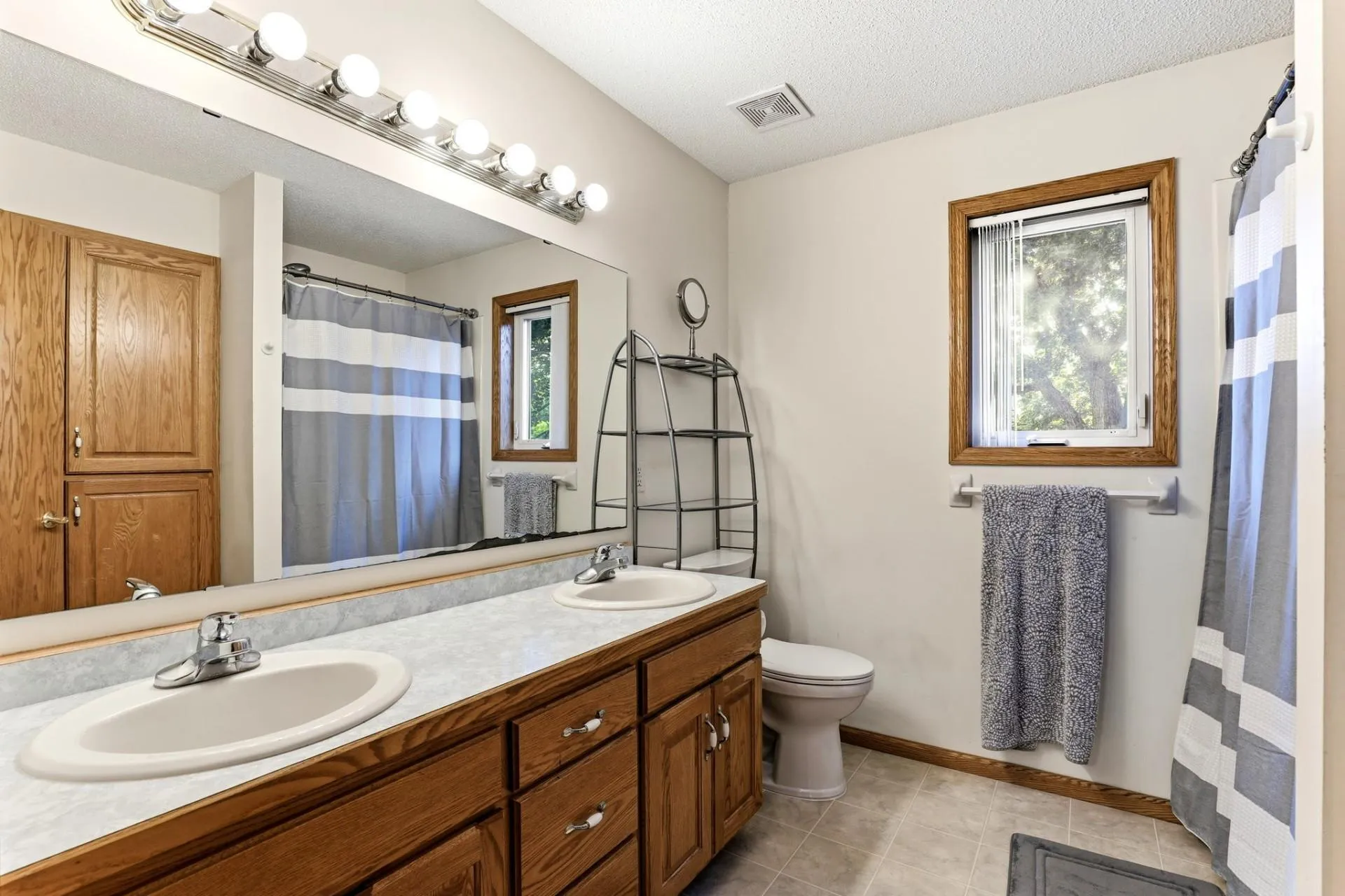 Photo 15 of 13584 Joseph Avenue