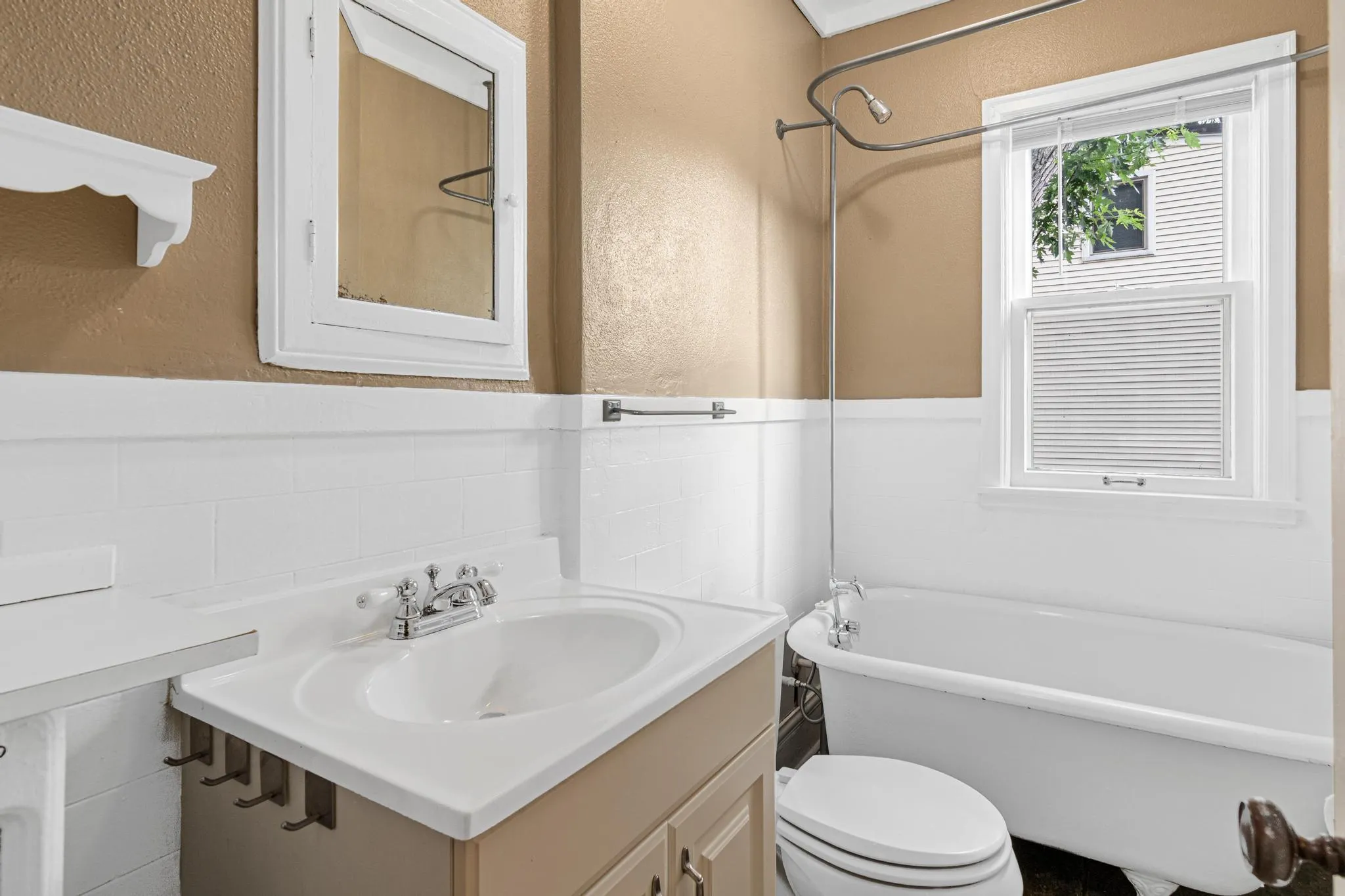 Photo 12 of 1759 Pleasant Street