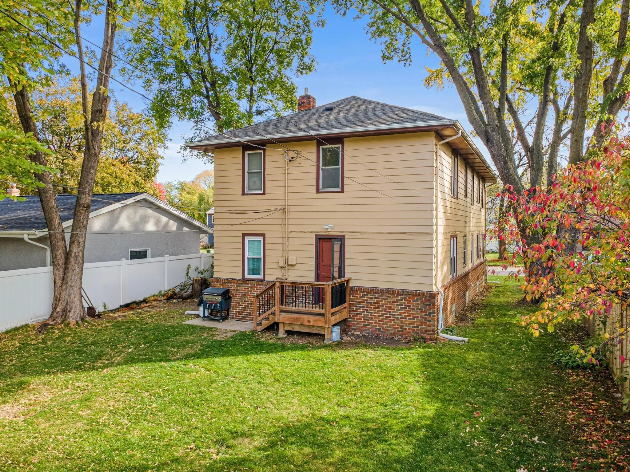 Photo 3 of 1759 Pleasant Street