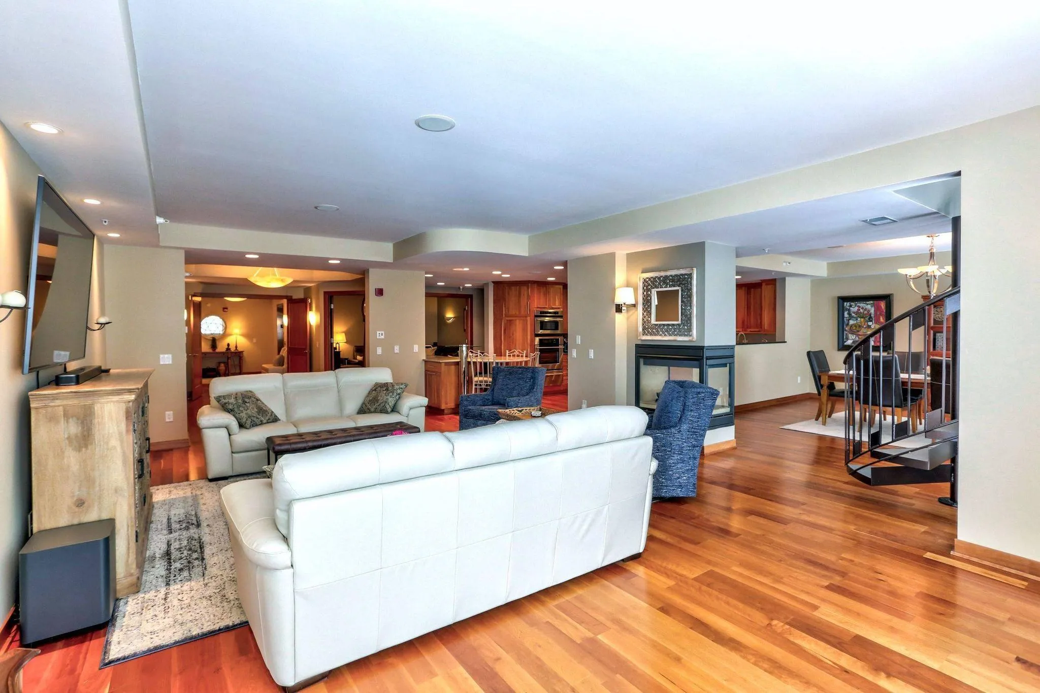 Photo 9 of 1070 Grandview Ne Court Unit 406