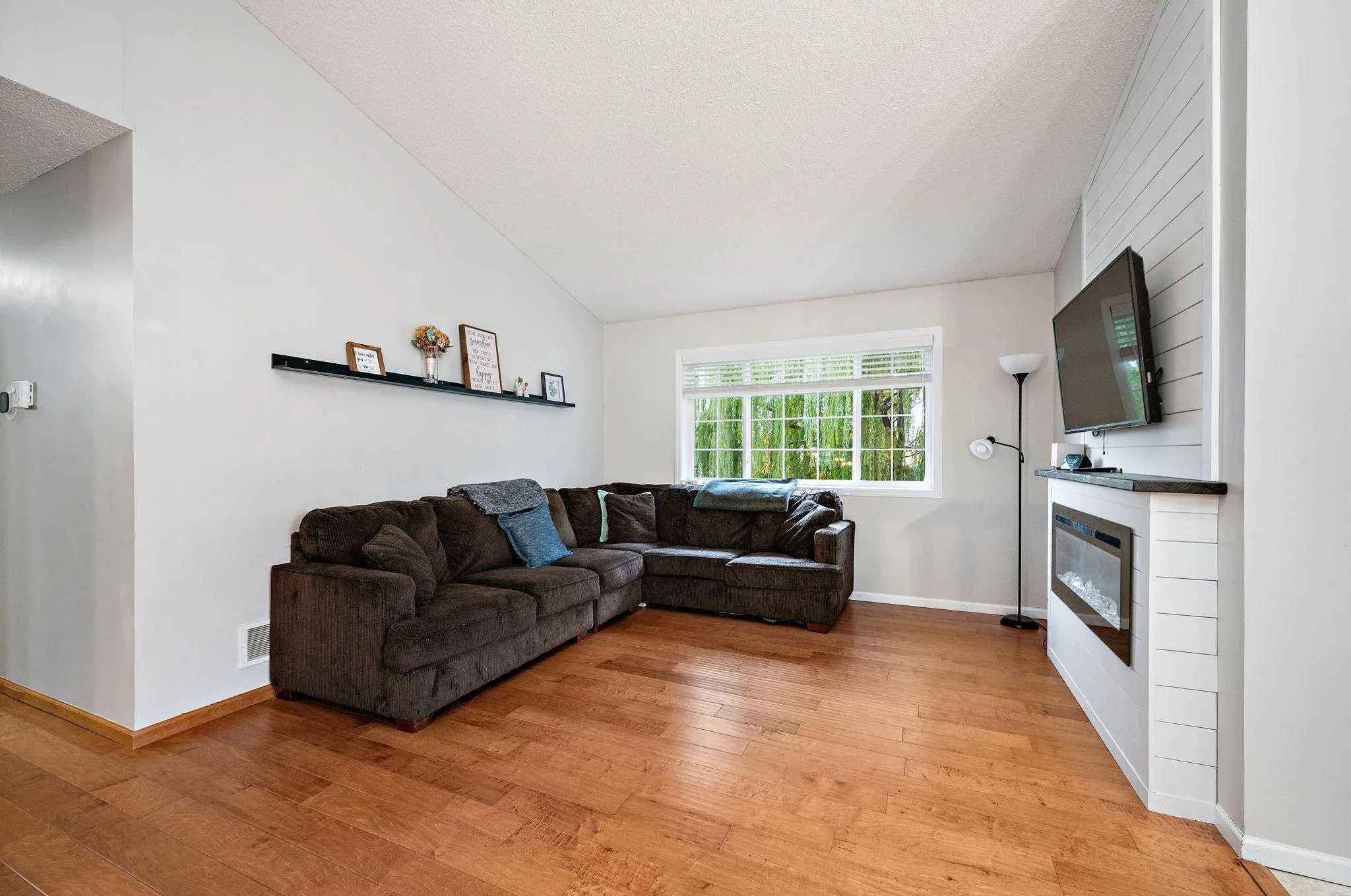 Photo 11 of 10703 Karston Ne Avenue