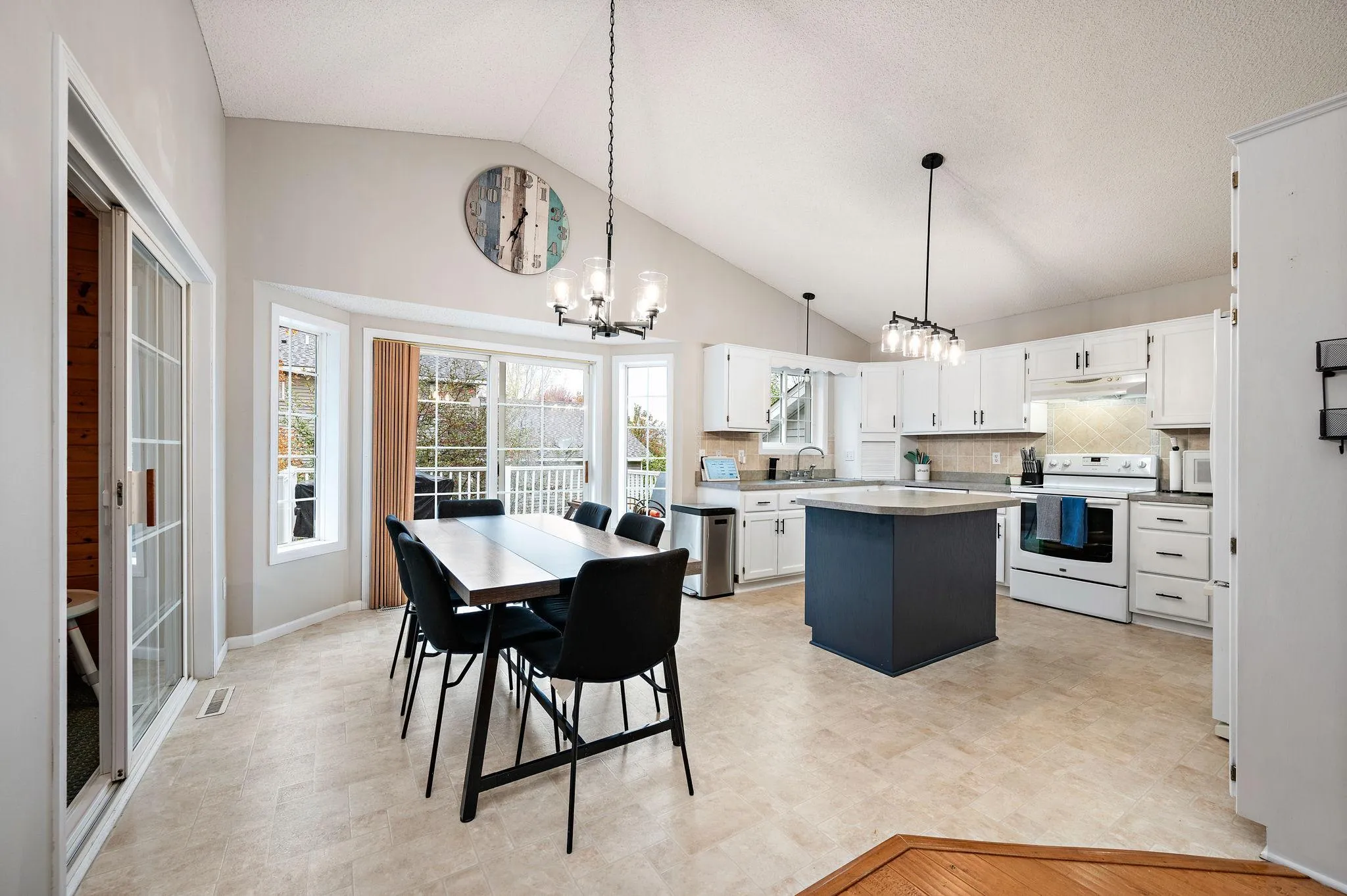 Photo 6 of 10703 Karston Ne Avenue