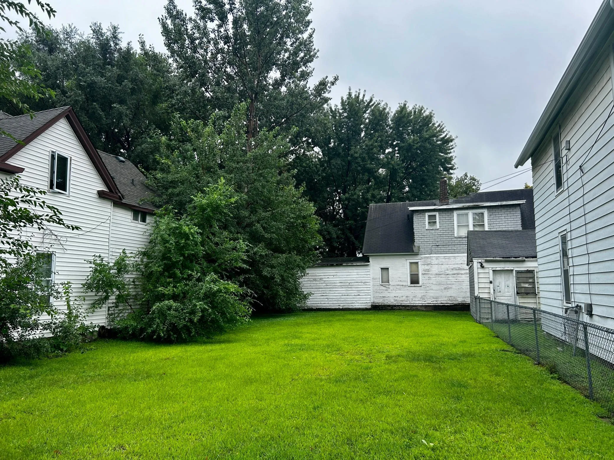 Photo 3 of 1004 20th Ne Avenue