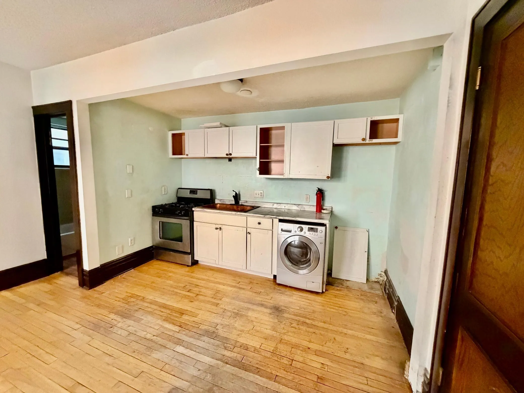 Photo 12 of 1928 Aldrich S Avenue Unit B105