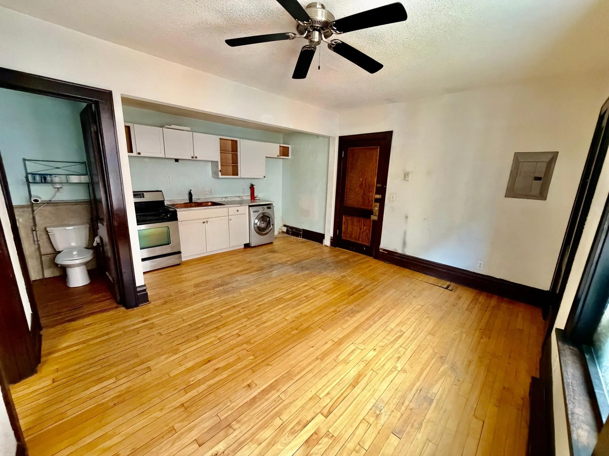 Photo 10 of 1928 Aldrich S Avenue Unit B105