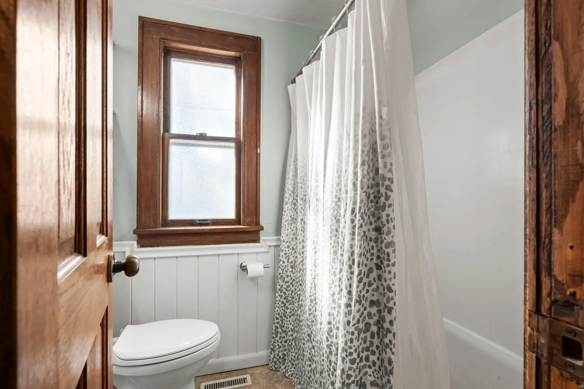 Photo 21 of 1216 Danforth Street