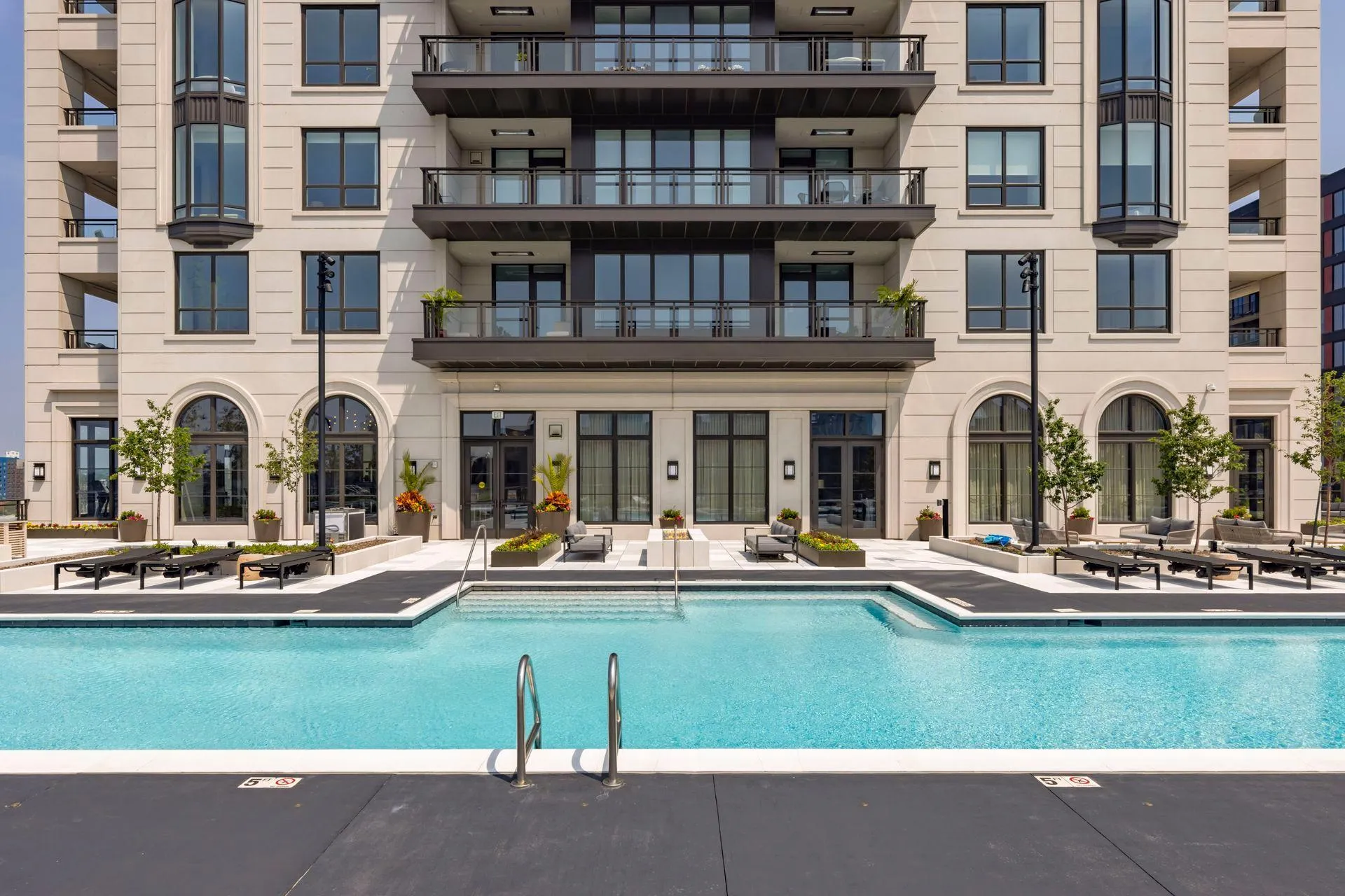 Photo 53 of 1111 W River Parkway Unit 34b
