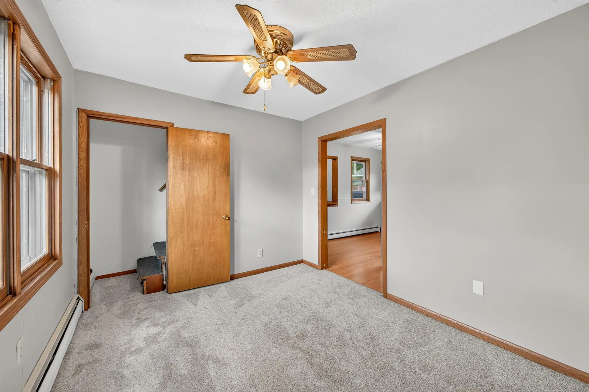Photo 8 of 4407 Crosstown Ne Boulevard