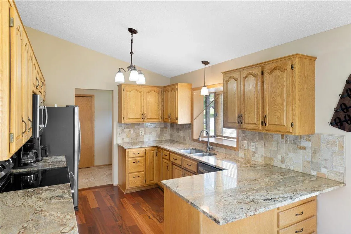 Photo 12 of 31117 Peninsula Avenue