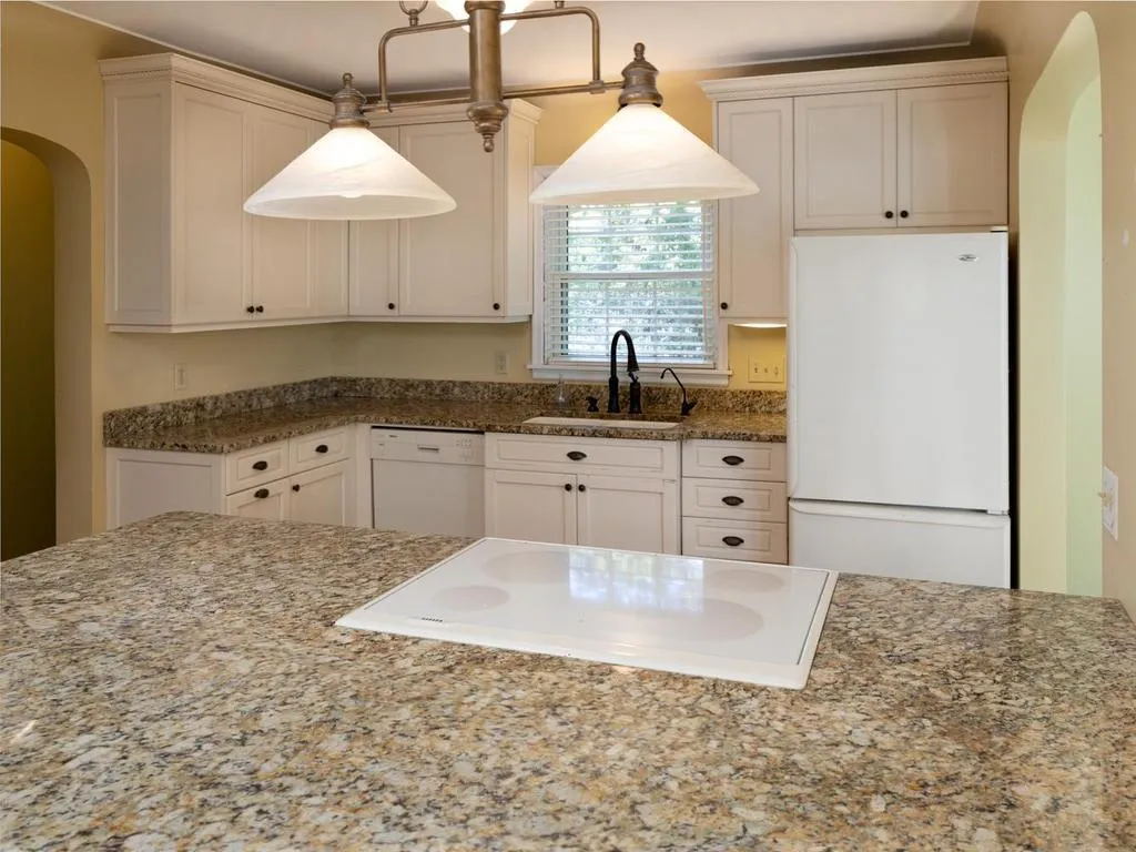 Photo 12 of 26270 Smithtown Road