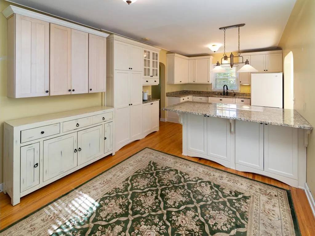 Photo 11 of 26270 Smithtown Road