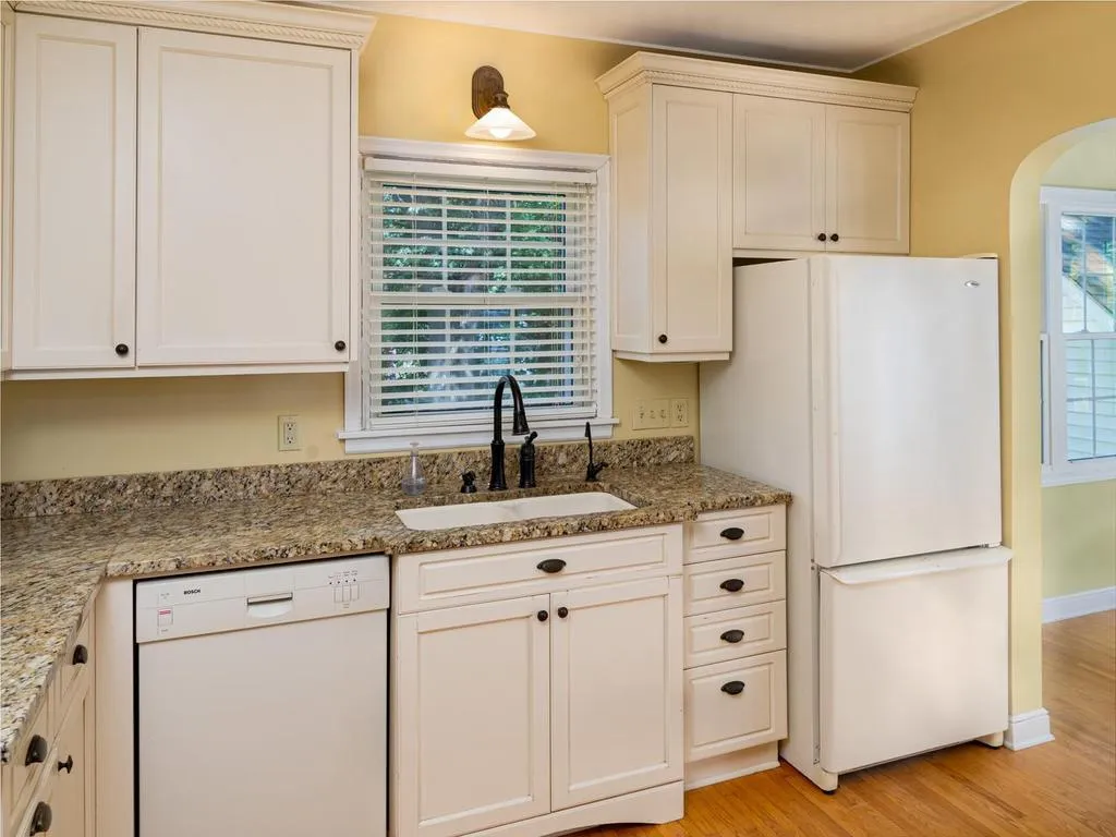 Photo 13 of 26270 Smithtown Road