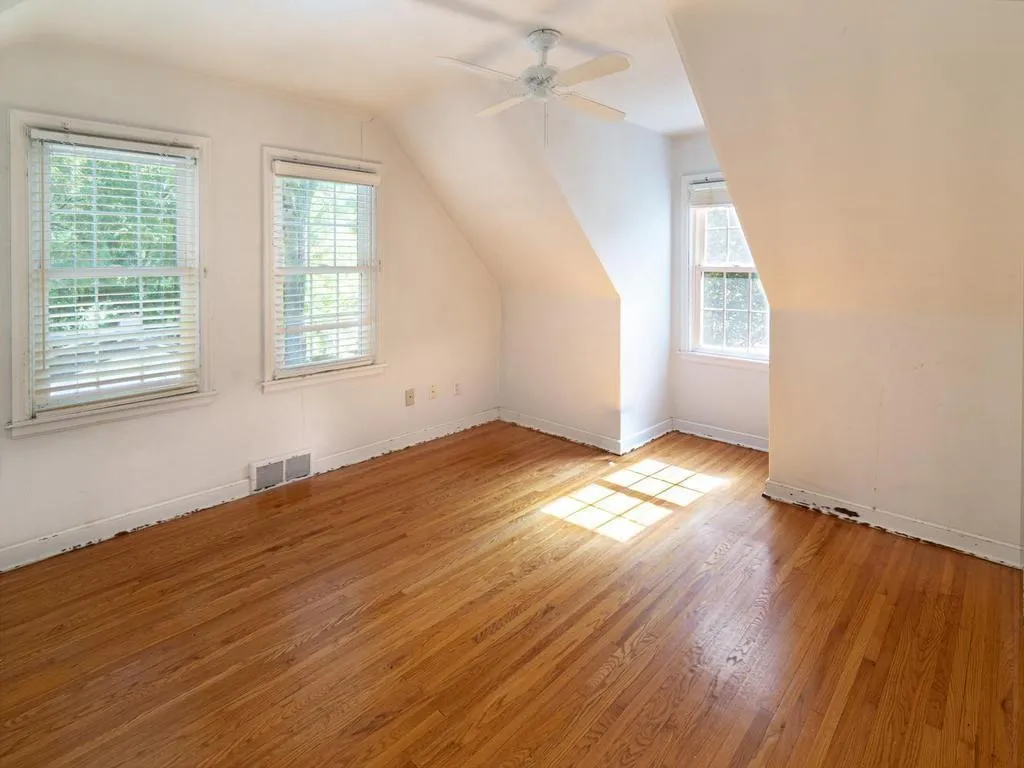 Photo 16 of 26270 Smithtown Road