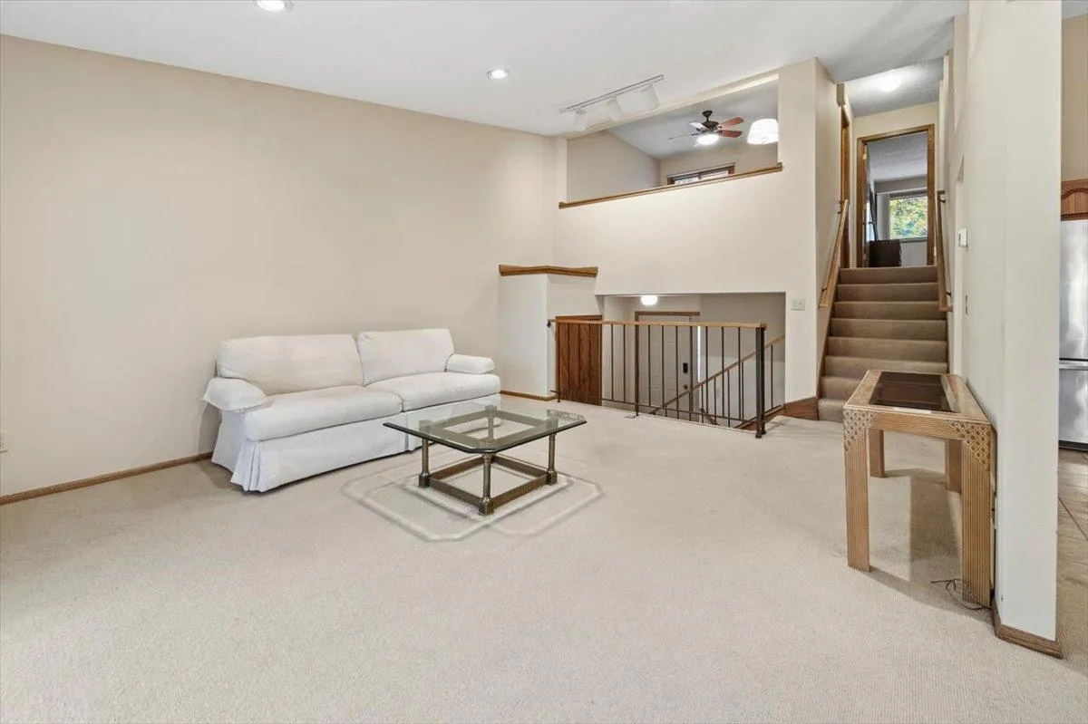 Photo 5 of 18321 Creeks Bend Drive