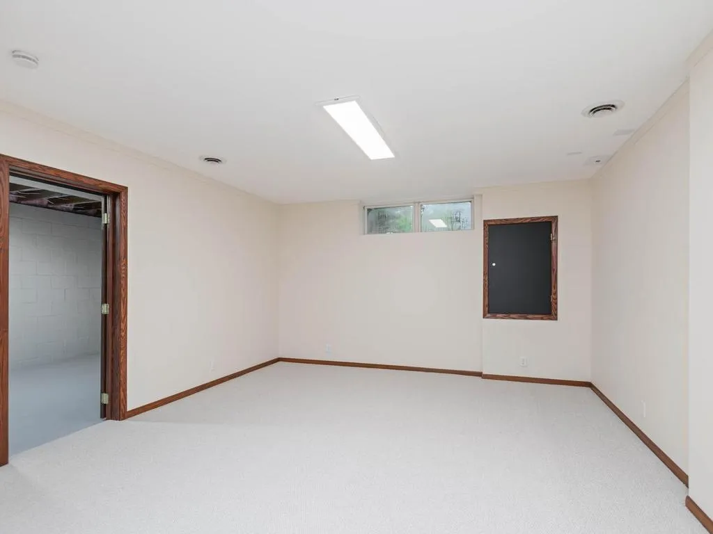 Photo 40 of 4816 Kingsdale Drive