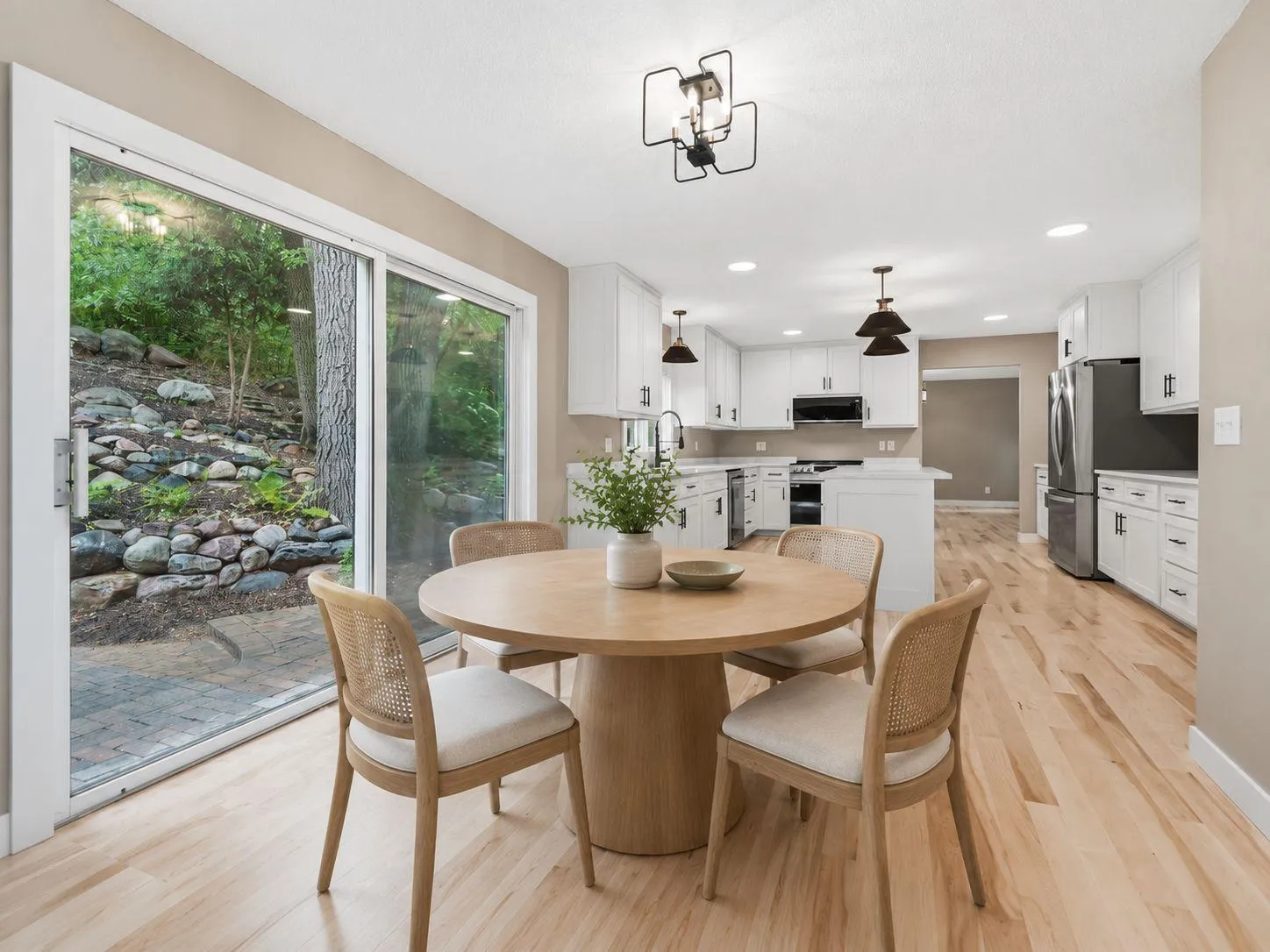 Photo 16 of 4816 Kingsdale Drive