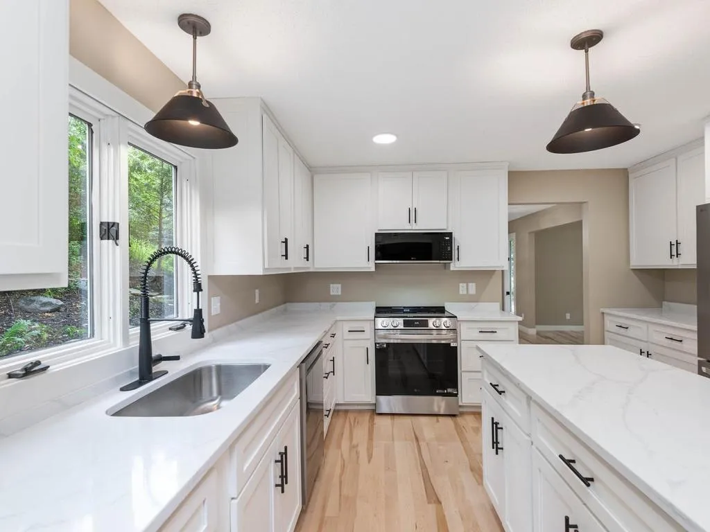 Photo 13 of 4816 Kingsdale Drive