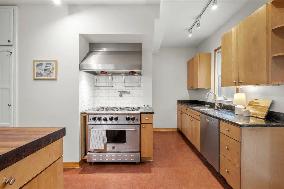 Photo 19 of 1122 Ashland Avenue