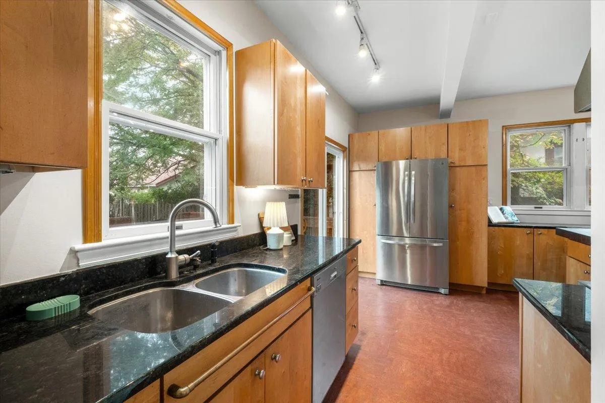 Photo 18 of 1122 Ashland Avenue