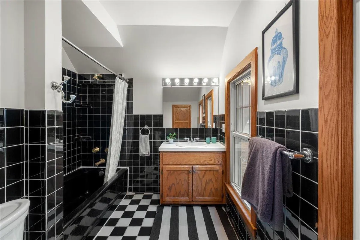 Photo 37 of 1122 Ashland Avenue