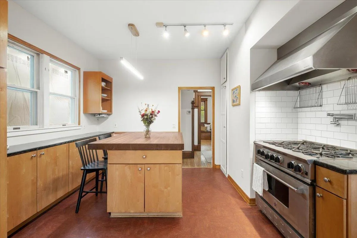 Photo 20 of 1122 Ashland Avenue