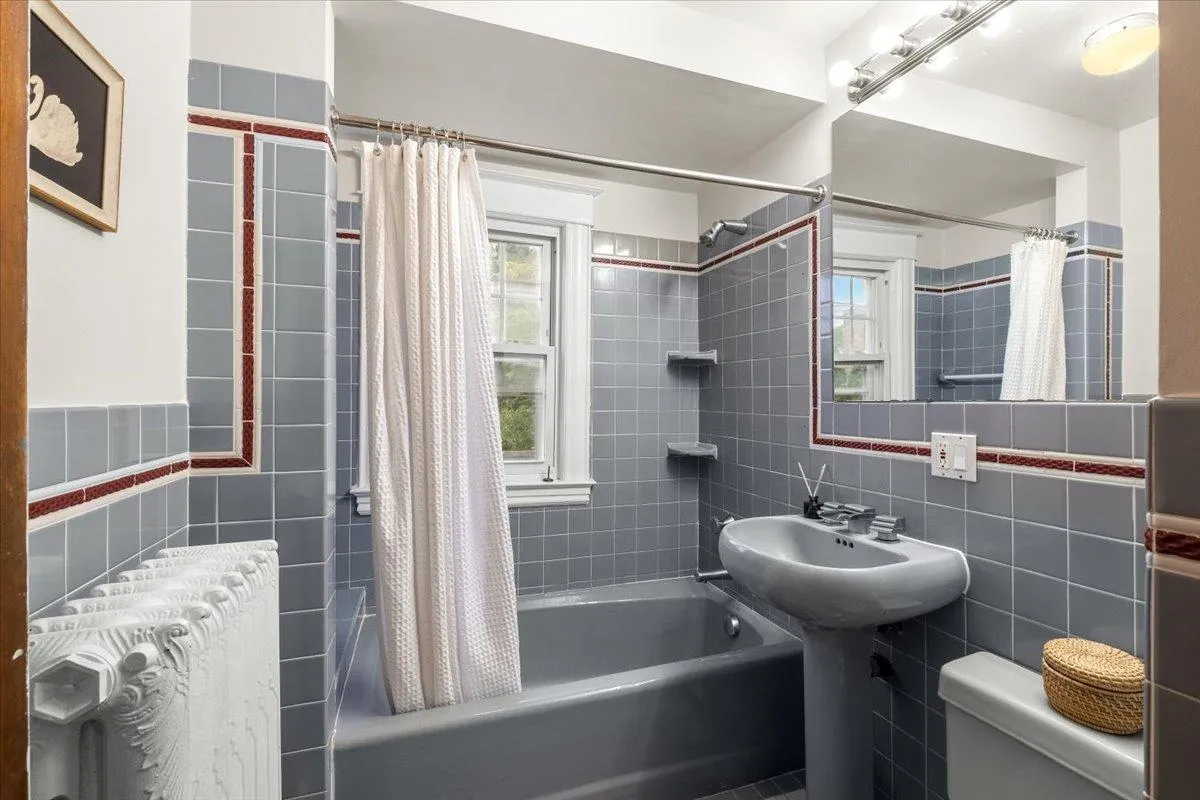 Photo 27 of 1122 Ashland Avenue