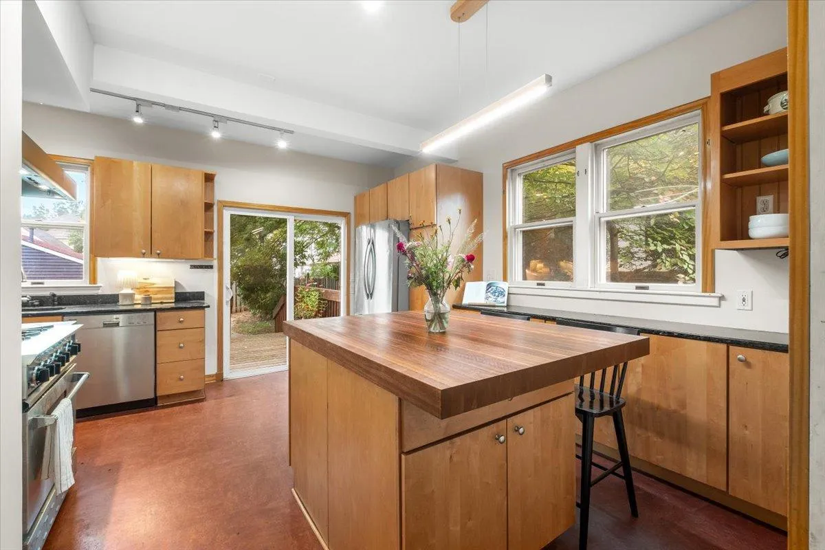 Photo 23 of 1122 Ashland Avenue