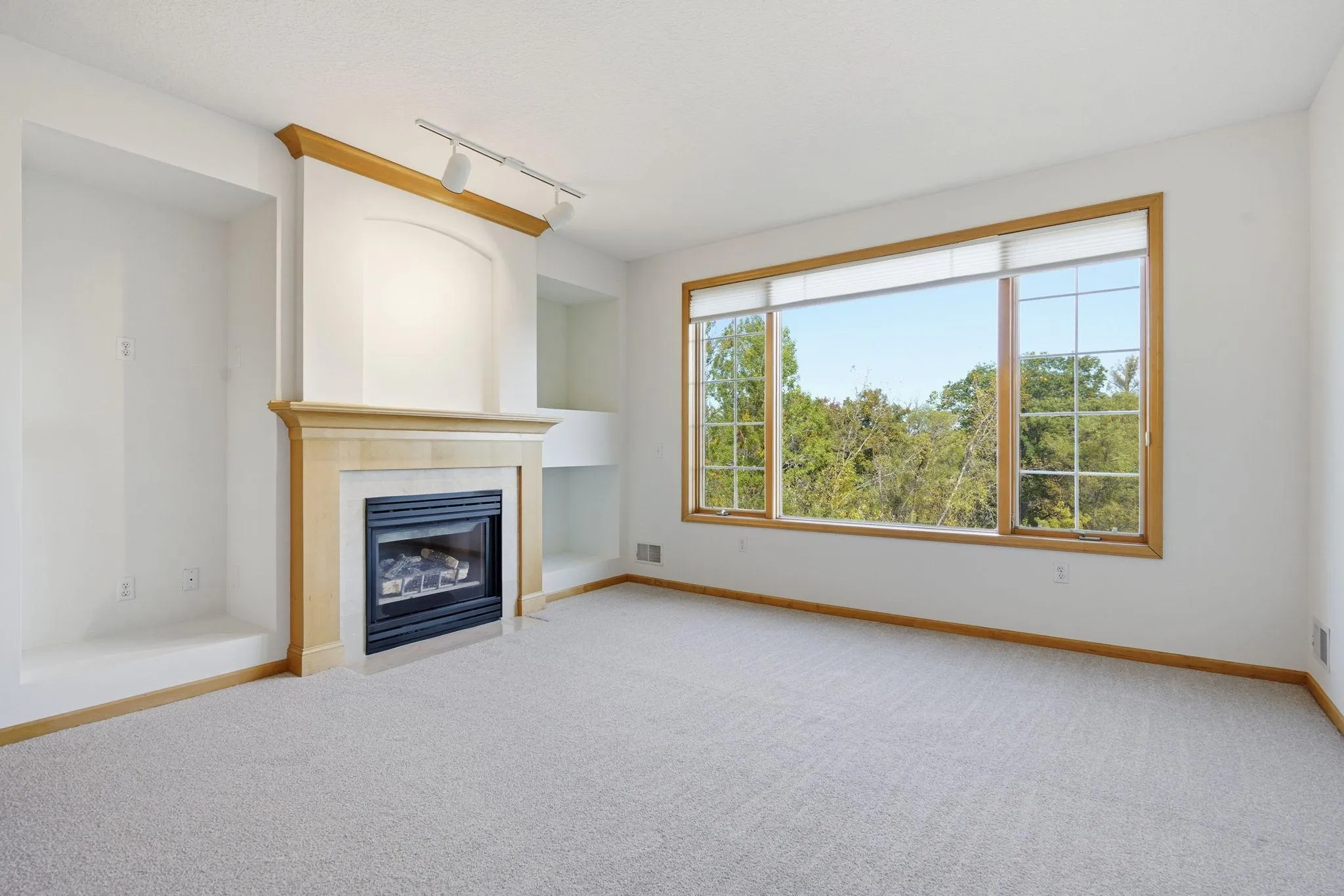 Photo 4 of 11460 Fairfield W Road Unit 303