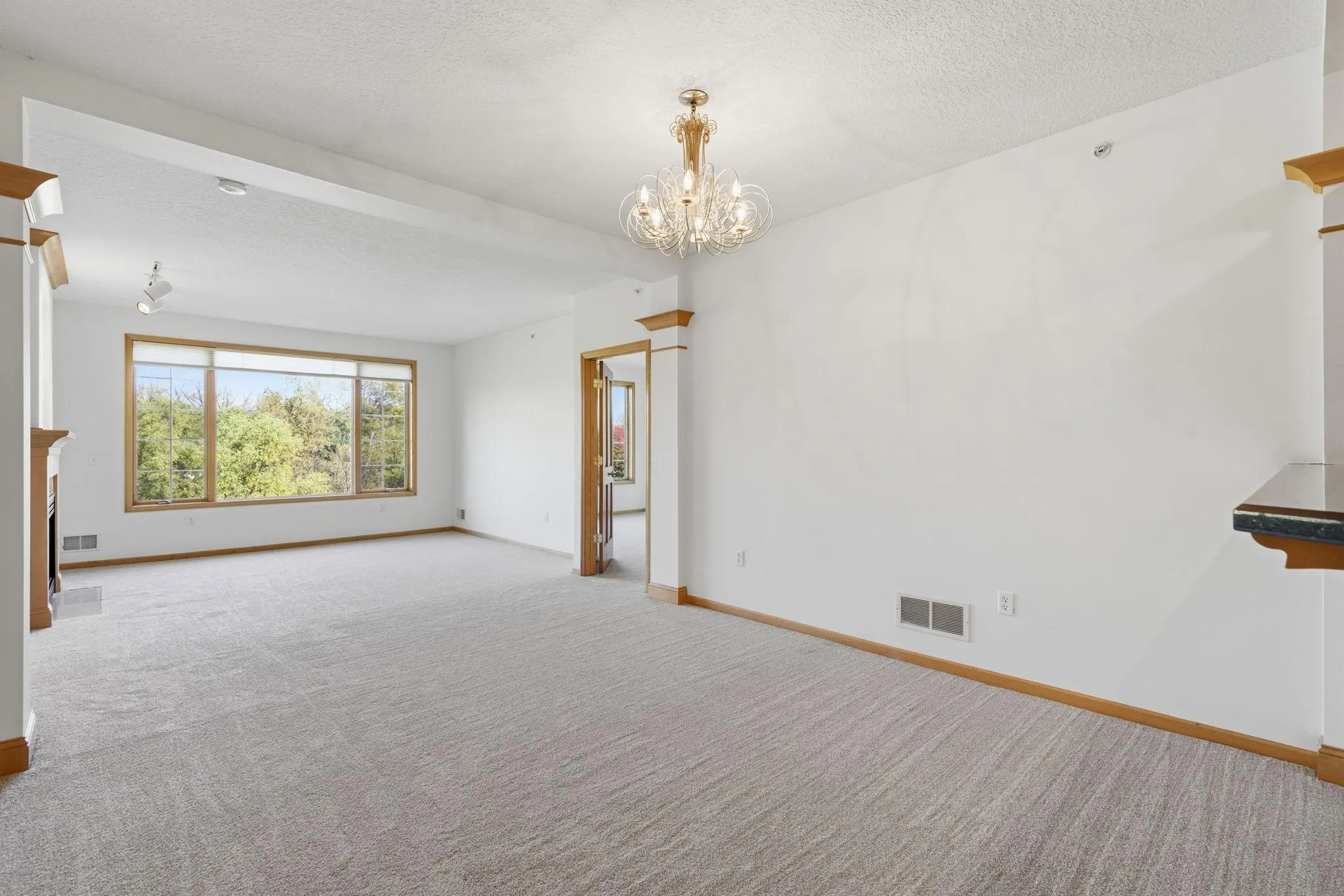 Photo 7 of 11460 Fairfield W Road Unit 303