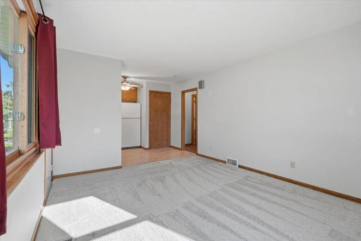 Photo 5 of 124 W 6th Street