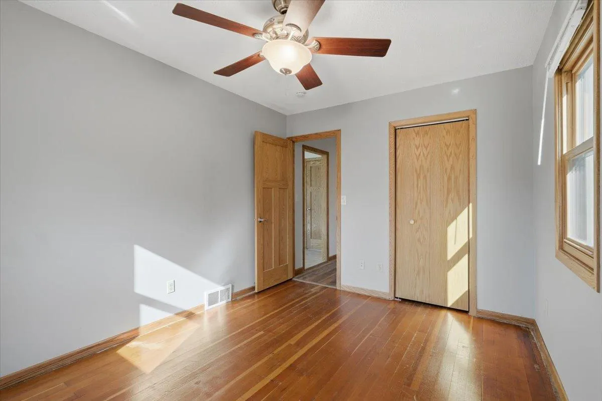 Photo 8 of 124 W 6th Street