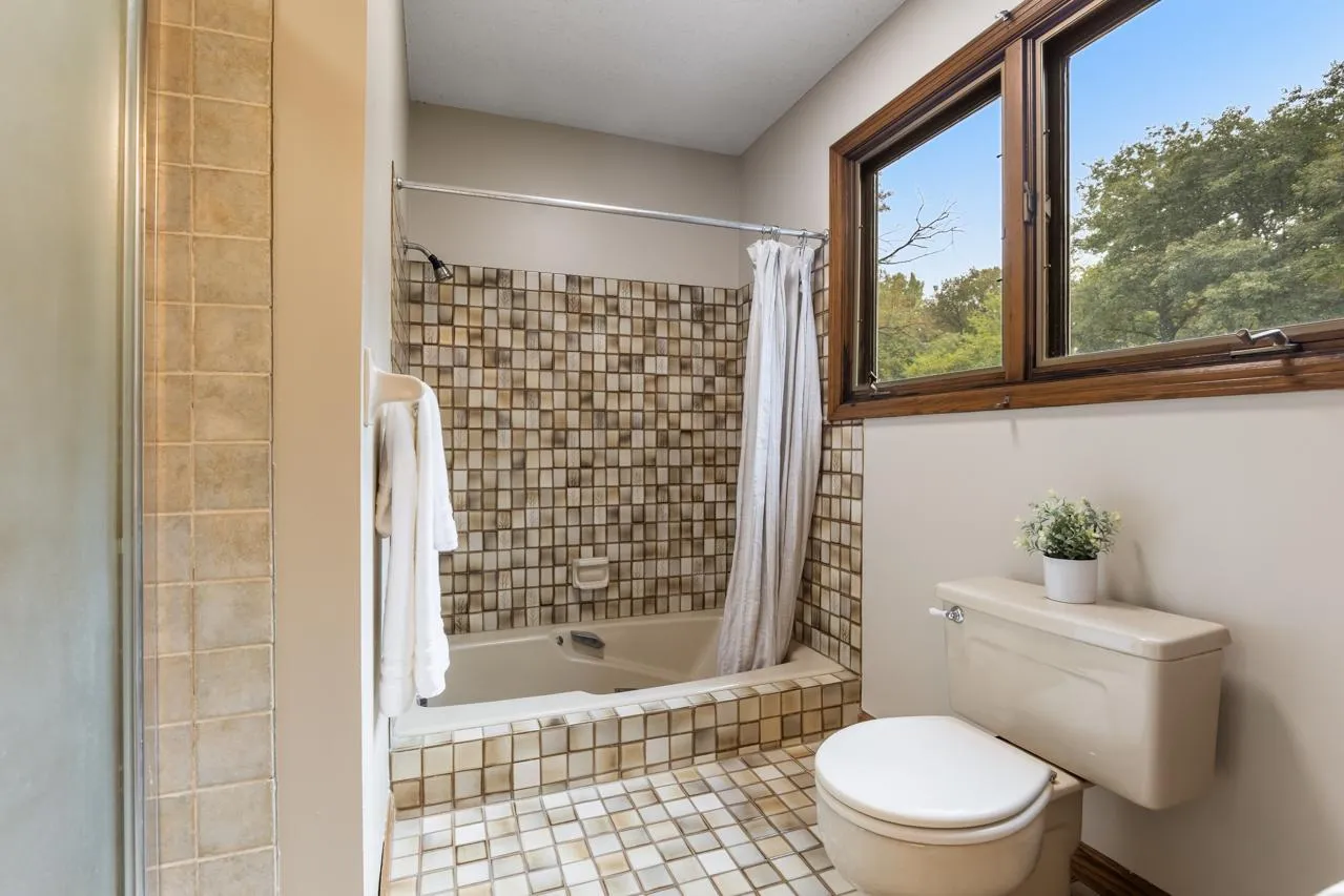 Photo 25 of 3200 Hazelwood W