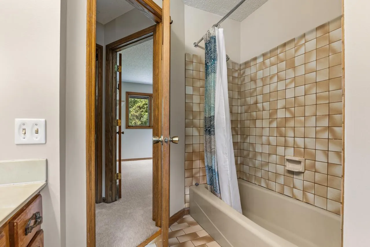 Photo 31 of 3200 Hazelwood W