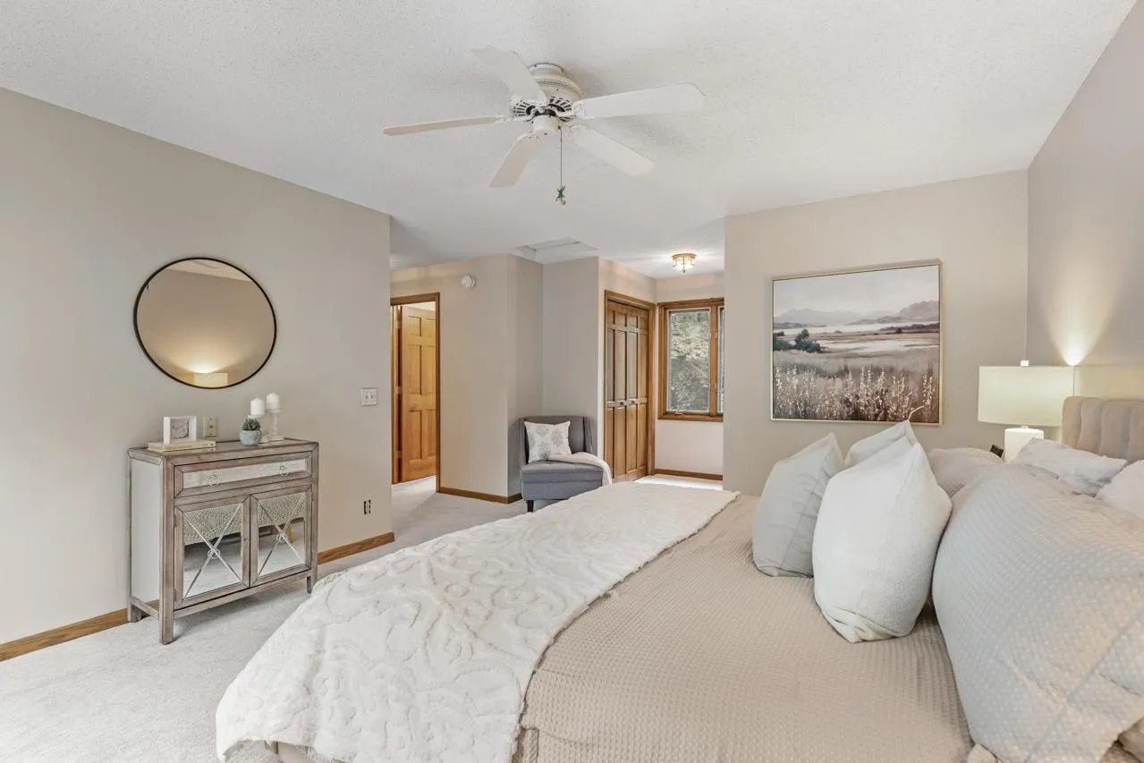 Photo 23 of 3200 Hazelwood W