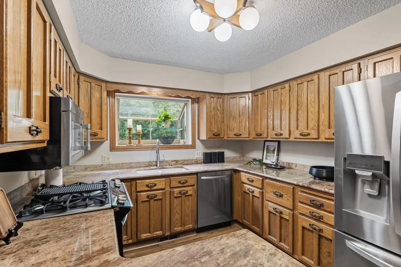 Photo 10 of 3200 Hazelwood W