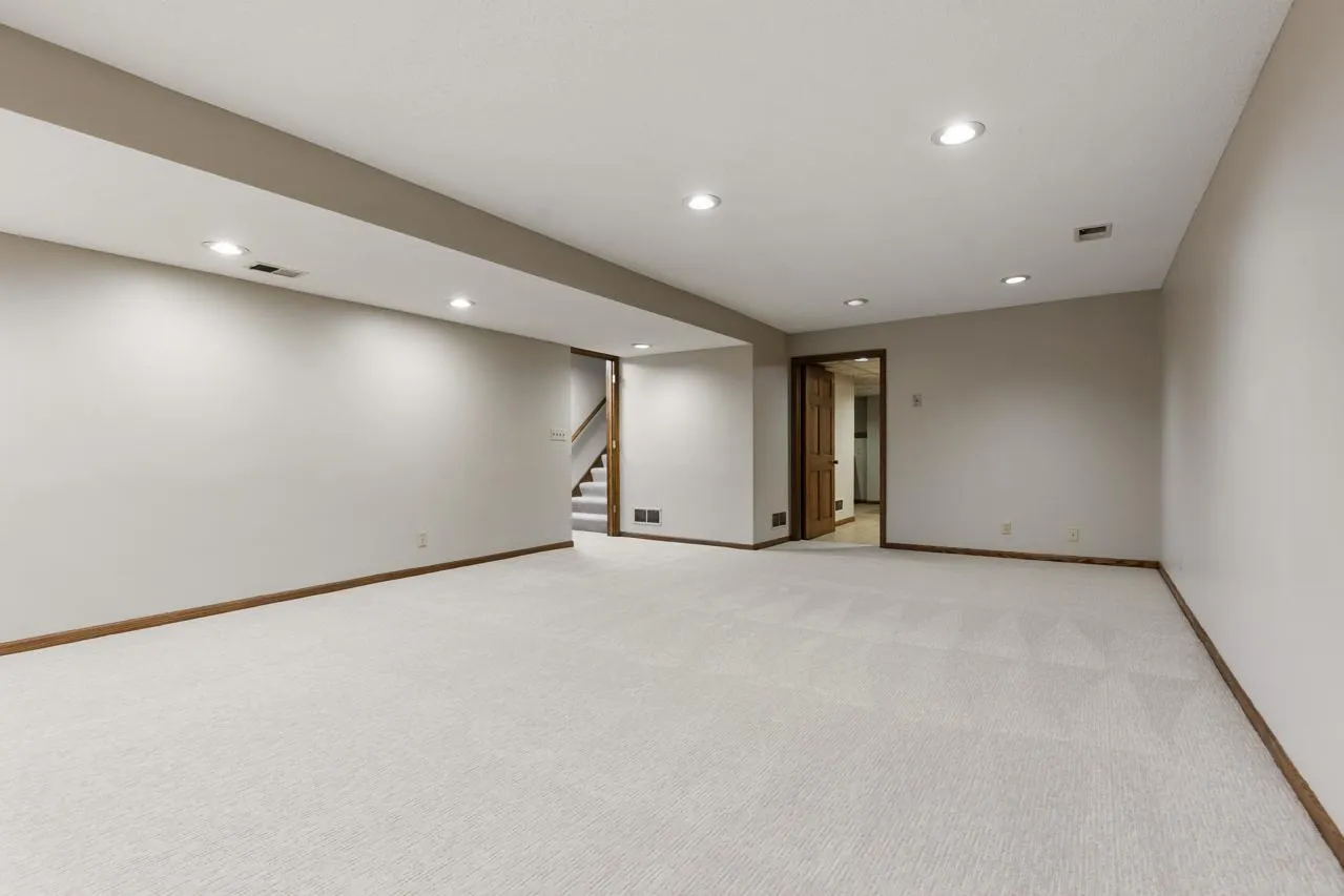 Photo 33 of 3200 Hazelwood W