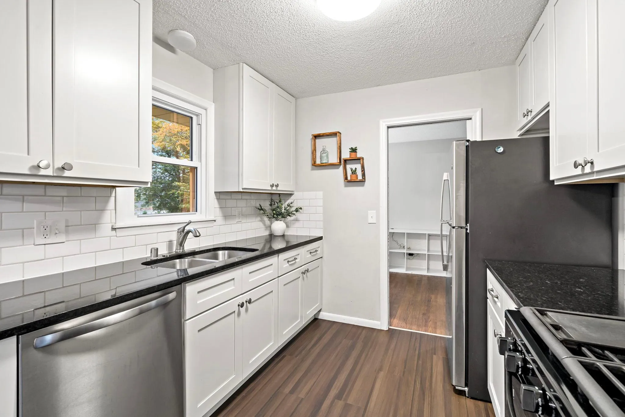 Photo 18 of 2206 W 89th W Street